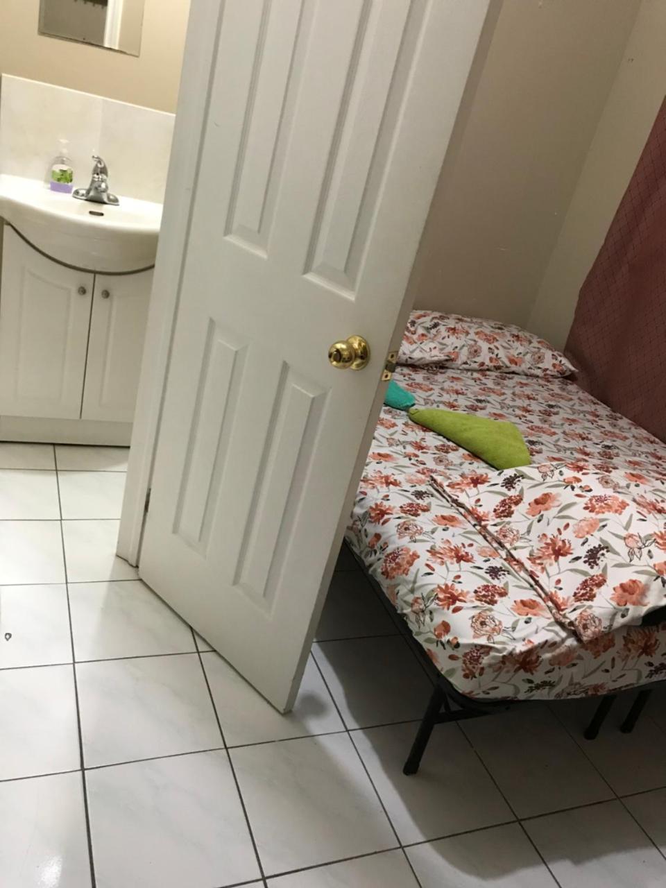 Toronto Travellers Home Εξωτερικό φωτογραφία
